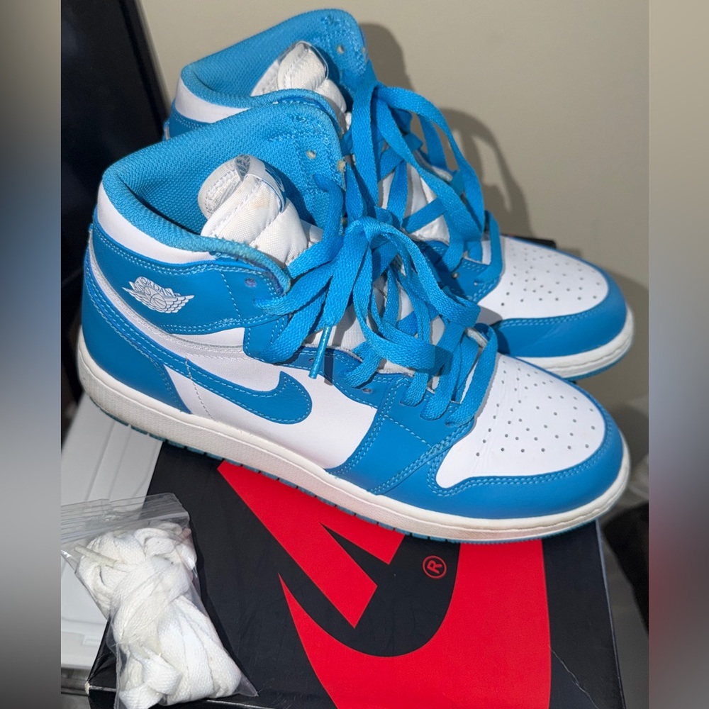 Nike Air Jordan 1 Retro High OG UNC Size 7 US